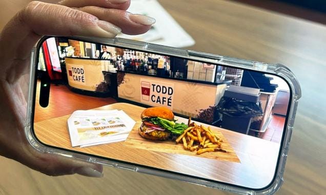 How to Use AR for Restaurants to Boost Promotion & Conversion